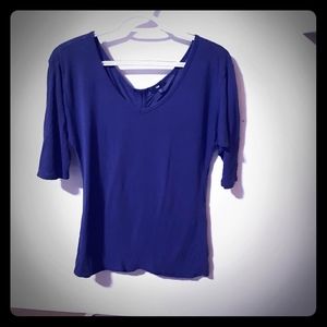 Junior's v-neck shirt